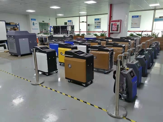 মরিচা অপসারণের জন্য 500W MOPA লেজার ক্লিনিং মেশিন MAX JPT লেজার উত্স