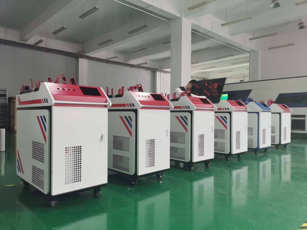 1080nm 1500W ফাইবার লেজার ওয়েল্ডার জল কুলিং সুইং ওয়েল্ডিং হেড