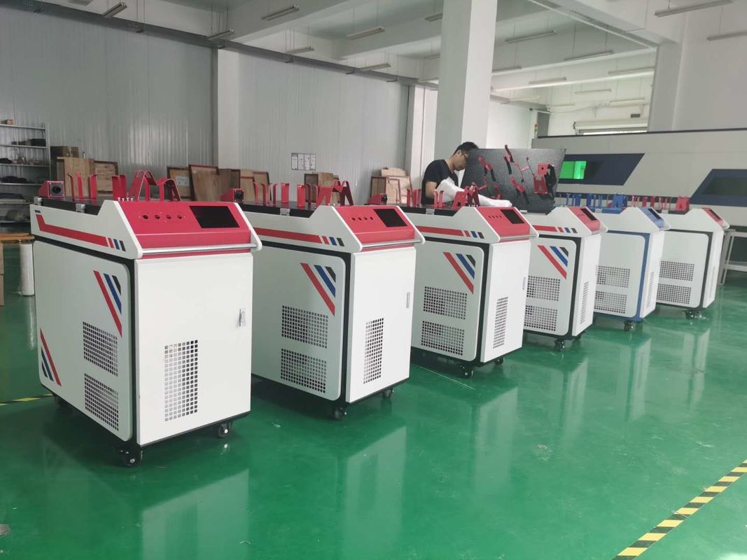হ্যান্ডহেল্ড 1000W 1080nm IPG MAX লেজার ওয়েল্ডিং মেশিন CW IEC60204