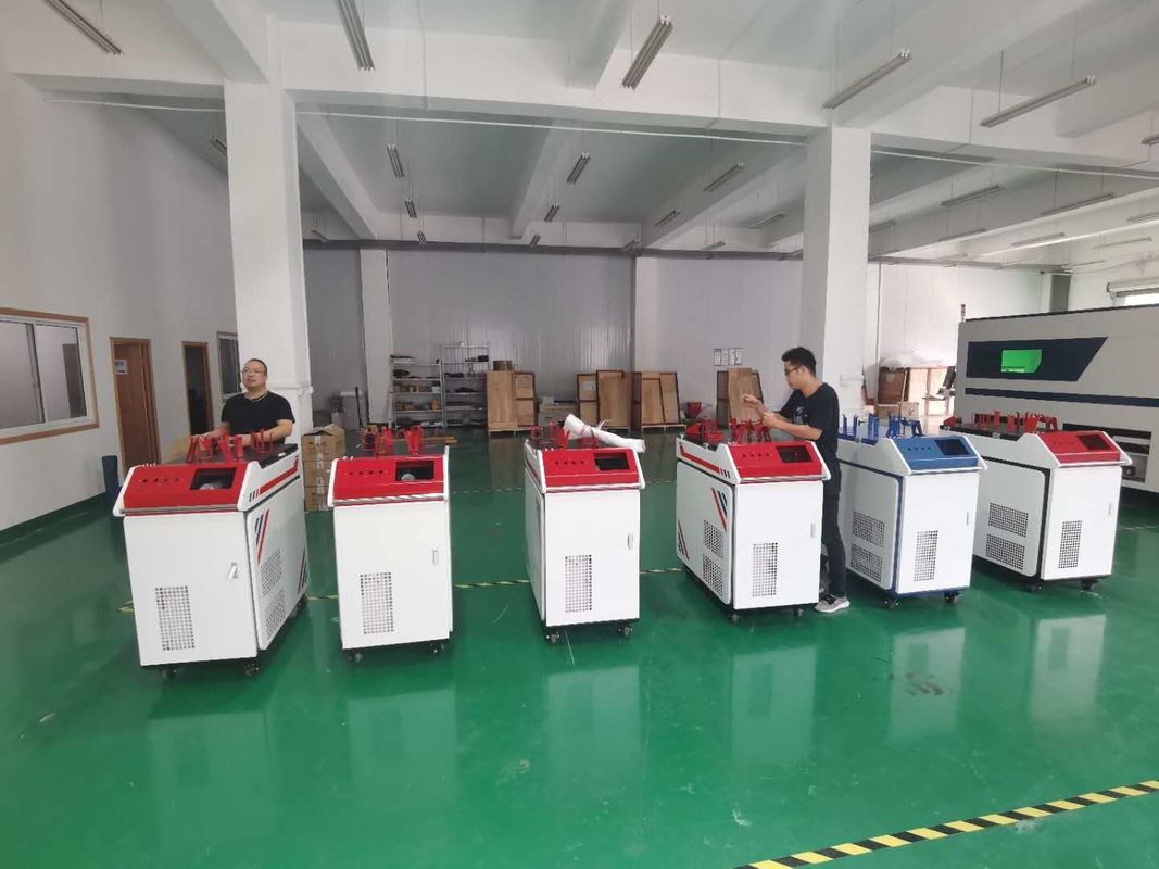 50HZ 6 মিমি 1000W হ্যান্ডহেল্ড লেজার ওয়েলডার সময় শক্তি বিভাজন