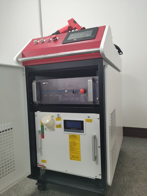 ওয়াটার কুলিং 50HZ 6 মিমি হ্যান্ডহেল্ড লেজার ওয়েল্ডার 120 মিমি / এস আইসি 6060825